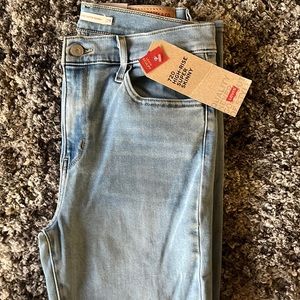 Levi 720 High Rise Super Skinny Jeans